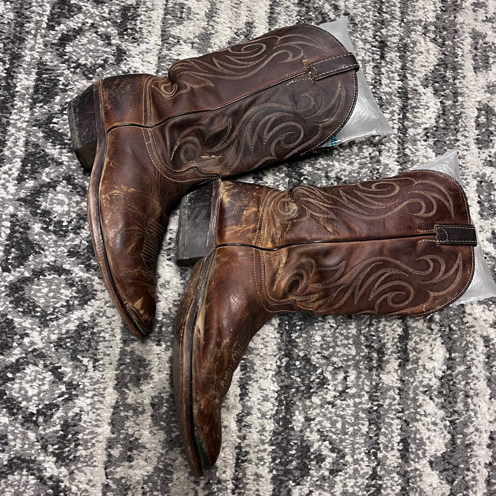 Western Cowboy Boots Brown 9 Ariat Laredo Cowgirl Pointy Metal Tip Vintage.